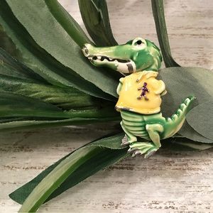 💎[2/$24.00]💎 Vintage Alligator Pin